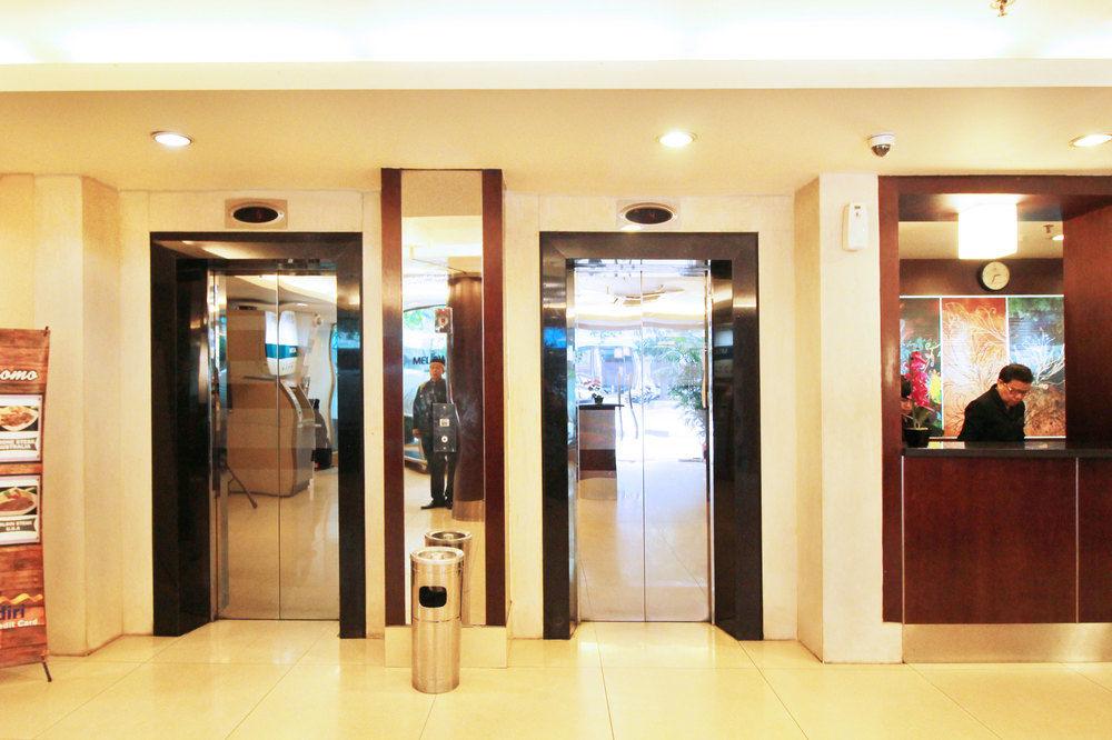 Collection O 7 Hotel Melawai Giacarta Esterno foto