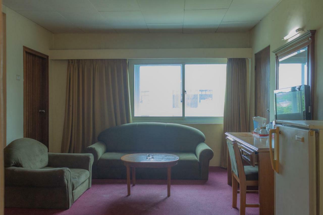 Collection O 7 Hotel Melawai Giacarta Esterno foto