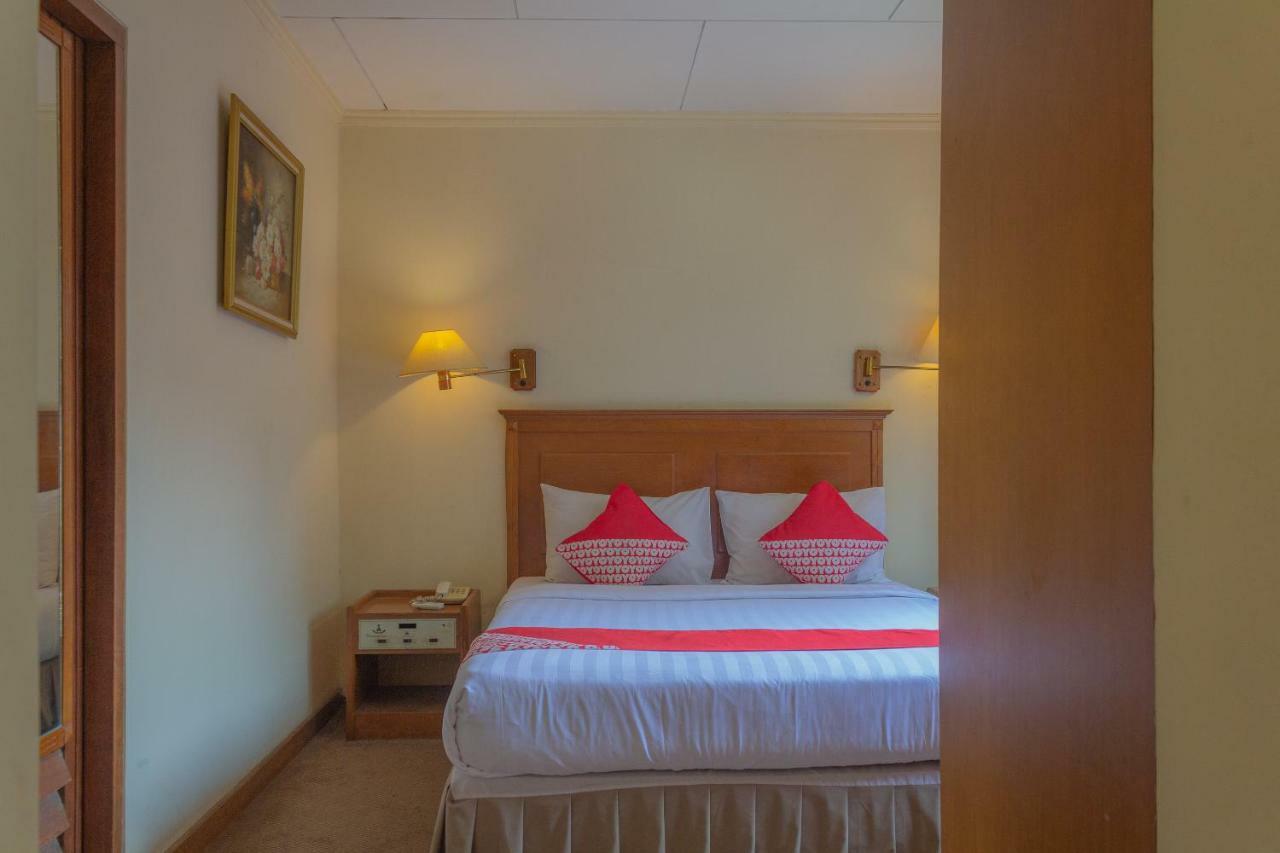 Collection O 7 Hotel Melawai Giacarta Esterno foto