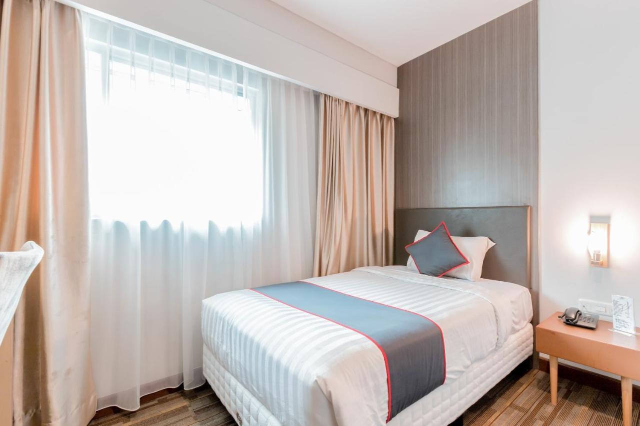 Collection O 7 Hotel Melawai Giacarta Esterno foto